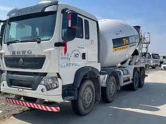 精品国五豪沃唐山鸿达大16方搅拌车