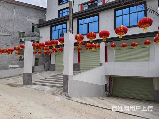 (麦子邦免费找店)房东直租,龙门镇菜市场出口三层临街商铺!的图片