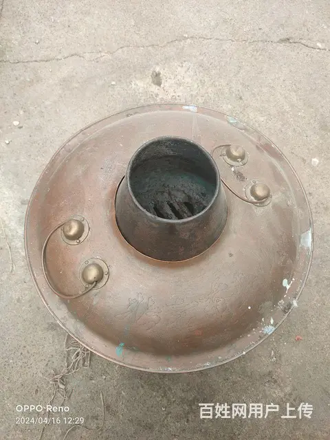 老式铜火锅的图片