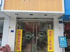 门头无遮拦 店内干净整洁 人流量大 客源稳定