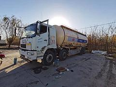 出售2台国五华凌前四后八水泥罐车