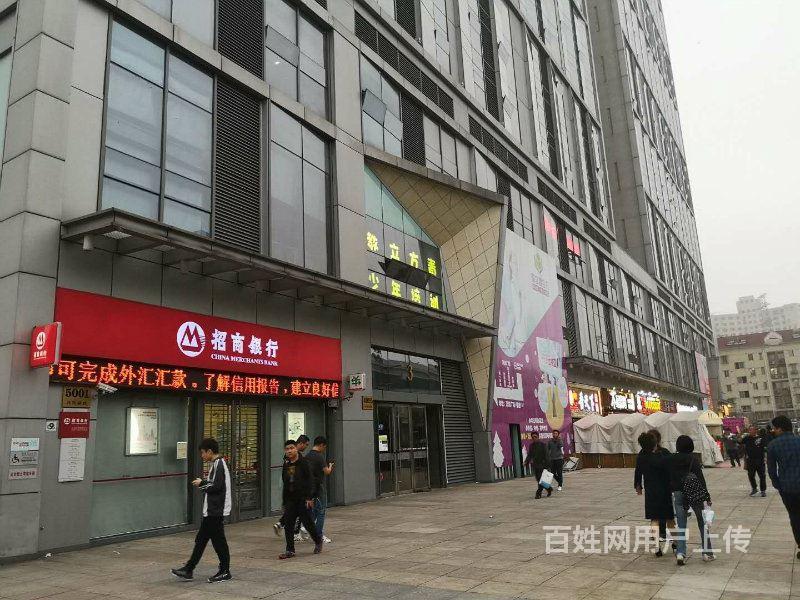宝山万达广场一楼转角招商银行年租76万