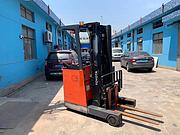 仓储货架专用二手叉车 丰田1.5吨堆高电动叉车转让