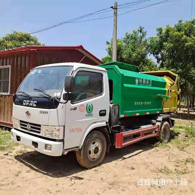 19年东风多利卡D6蓝牌垃圾车，八立方侧挂桶的图片