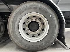 25方20吨后八轮原油罐式车 厂家定做可分仓