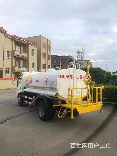 精品无户6方五十铃洒水车 批发价的图片
