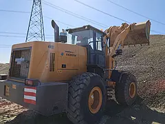因厂子倒闭低价对外转让两台50装载机