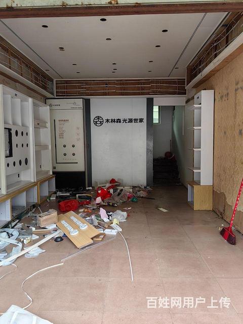 吉安贸易广场旁临街三层楼商铺出租的图片