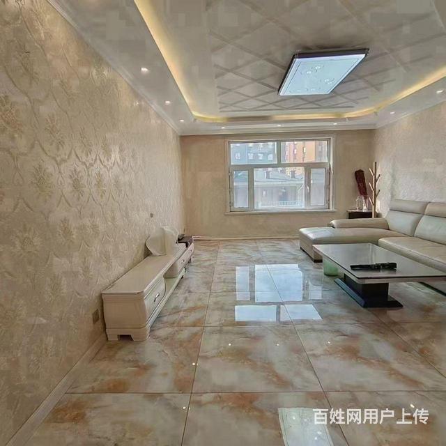 哈达小学附近电梯三室两厅两卫151平的图片