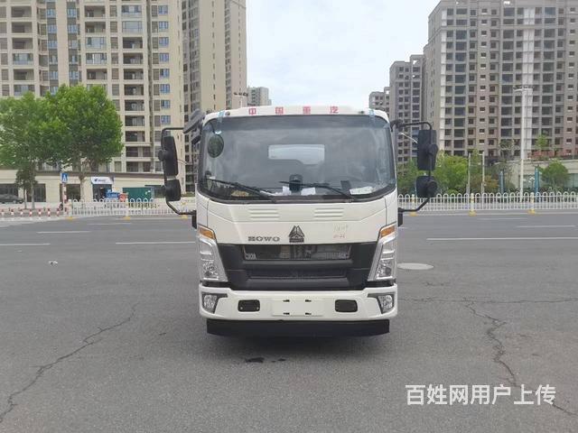 出售国六重汽豪沃6.2方五吨不超载油罐车的图片