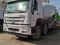 大20方二手豪沃搅拌车 国五 前四后八 380马力