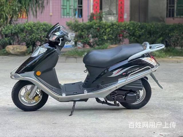 实体店出售雅马哈、豪爵、铃木、五羊本田二手摩托车的图片