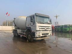转让国五二手豪沃搅拌车 大12方 后八轮 徐工上装