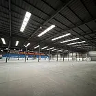 15677（商客网）安宁市火龙村标准工业厂房招租/可分租