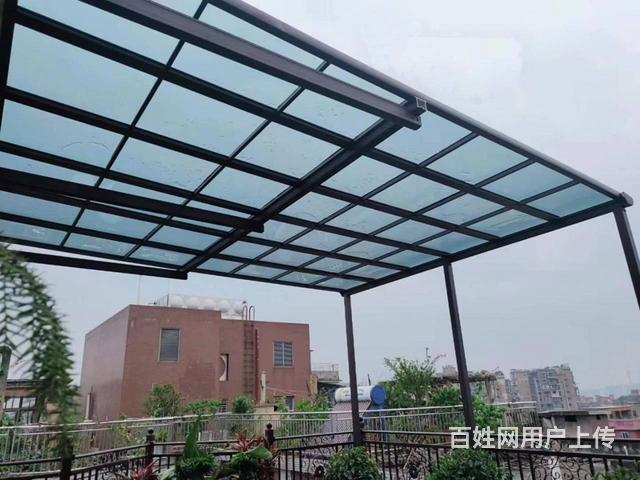 专业安装阳光房挡雨棚 更换耐力板阳光板停车棚