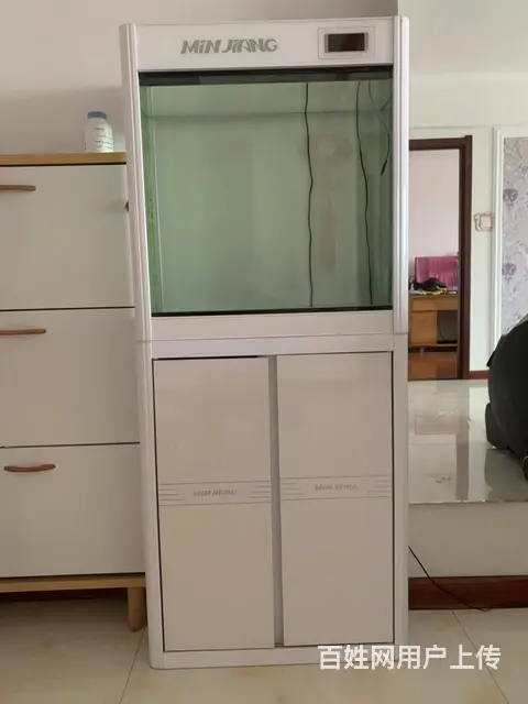 带柜鱼缸的图片