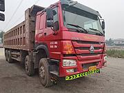 出售18年国五豪沃重型前四后八自卸车，箱长8米2