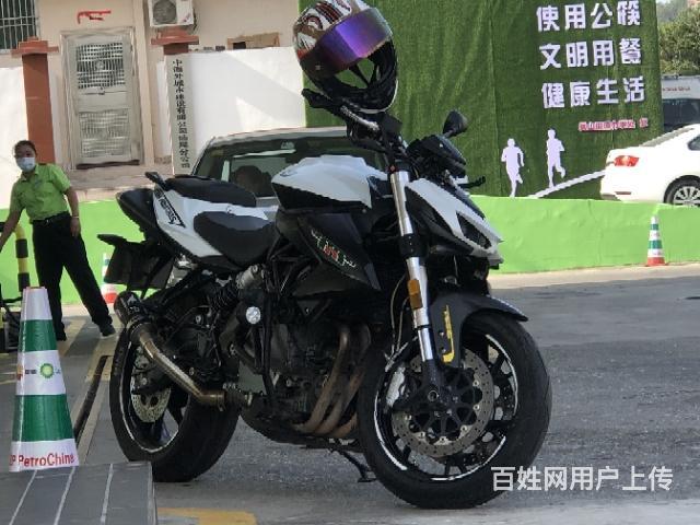 贝纳利黄龙600