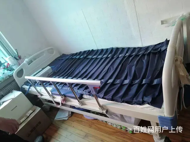 多功能医用床，带气垫，的图片