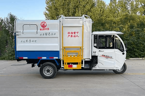 电动三轮5立方挂桶式垃圾