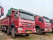 国五380马力豪沃前四后八自卸车8米2货厢