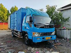 八吨箱式加油车
