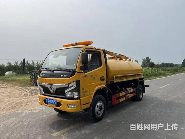 21年东风福瑞卡5立方吸粪车，免费送一个警灯的图片