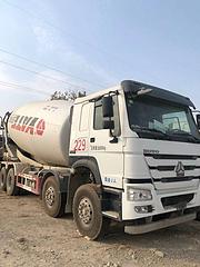 18年二手豪沃搅拌车 前四后八 大20方 亚特上装
