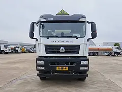 汕德卡前四后八20吨油罐车 全新库存优惠处理
