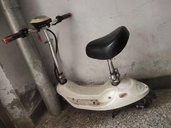 崭新电瓶