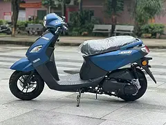 实体店出售街车、复古车、本田睿御、本田锐志、巧格、