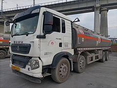 提档精品二手前四后八铝合金运油车