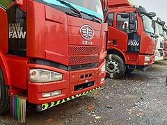 载货飞翼车280马力前四后四17年6月解放