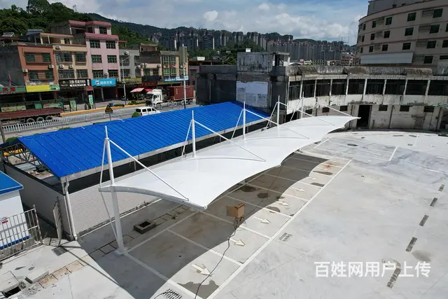 七字型膜结构停车棚的图片