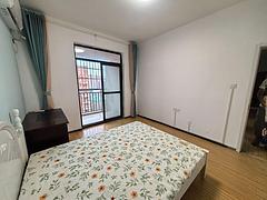 九峰街德欣里西苑主卧阳台房，朝南，采光好，家电齐全拎包入住