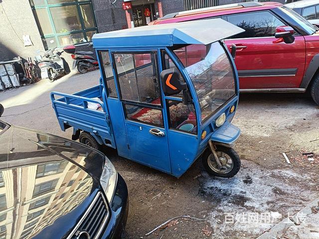 汽油三轮车 带棚的图片