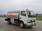 五吨八吨东风，江淮，解放工地加油车 价格包上户