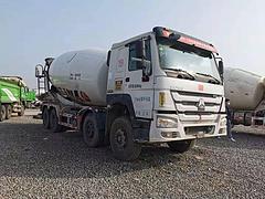 17年二手豪沃搅拌车 大20方 380马力前四后八