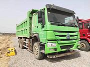二手豪沃自卸车 5.6米大箱 后八轮 380马力
