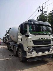 大14方前四后八 豪沃搅拌车 340马力 国五