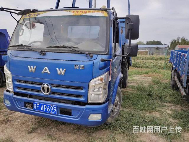 停车场出售百辆，各人奥驰平板货车，随意选购的图片