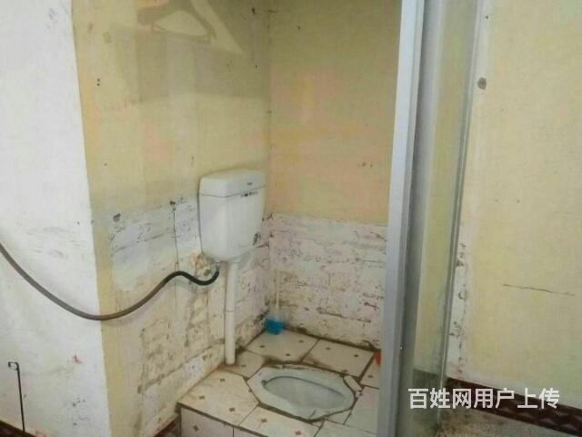 开发区苍山路旁小区内45平米商铺出售的图片