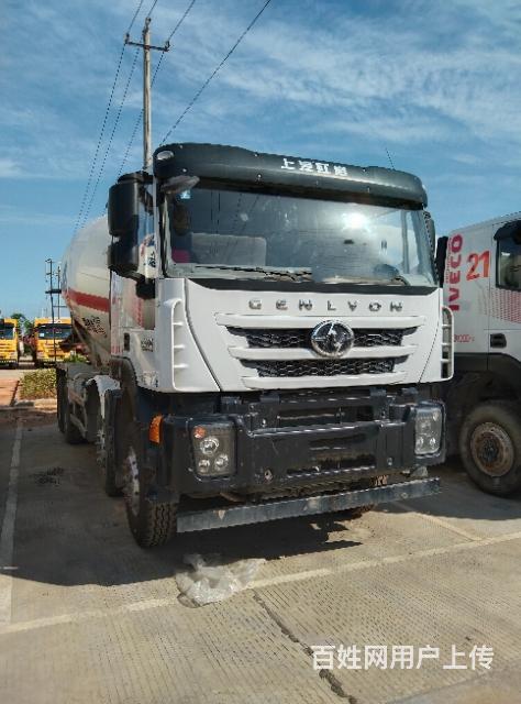 红岩前四后八搅拌车  390马力的图片