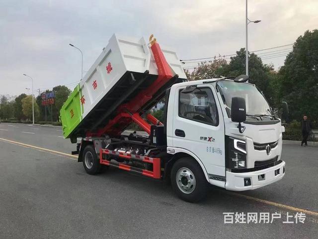 建筑垃圾钩臂自卸车的图片
