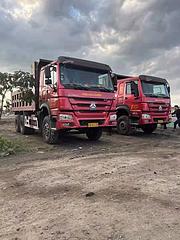 出售两台准新车，厂内使用的豪沃后八轮，车况好