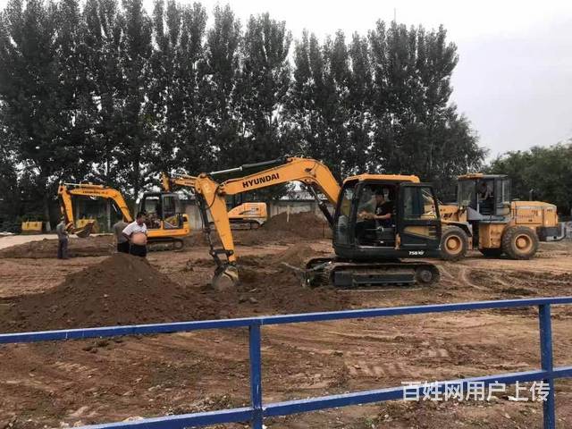 淄博装载机培训学校挖掘机技术培训叉车培训驾校学电焊的图片
