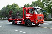 东风D3S挖机拖板车  新款单桥平板运输车  板长5米8挖机