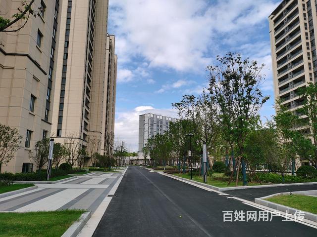 黄山北站旁高品质山海天地三房整套出租，毛坯出租。随时入住的图片