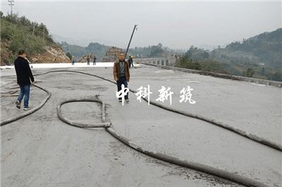 上跨襄渝铁路隧道段路基减