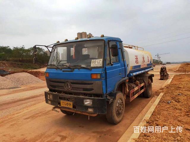 12吨绿化洒水车低价卖的图片